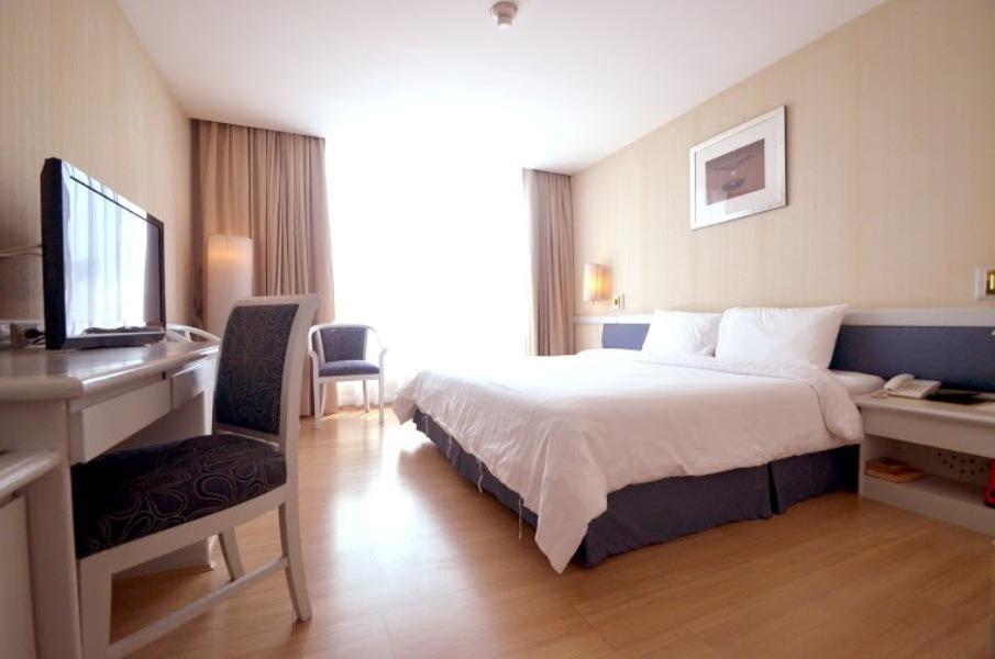 The City Hotel Sriracha By Bbh Japan Si Racha Rom bilde